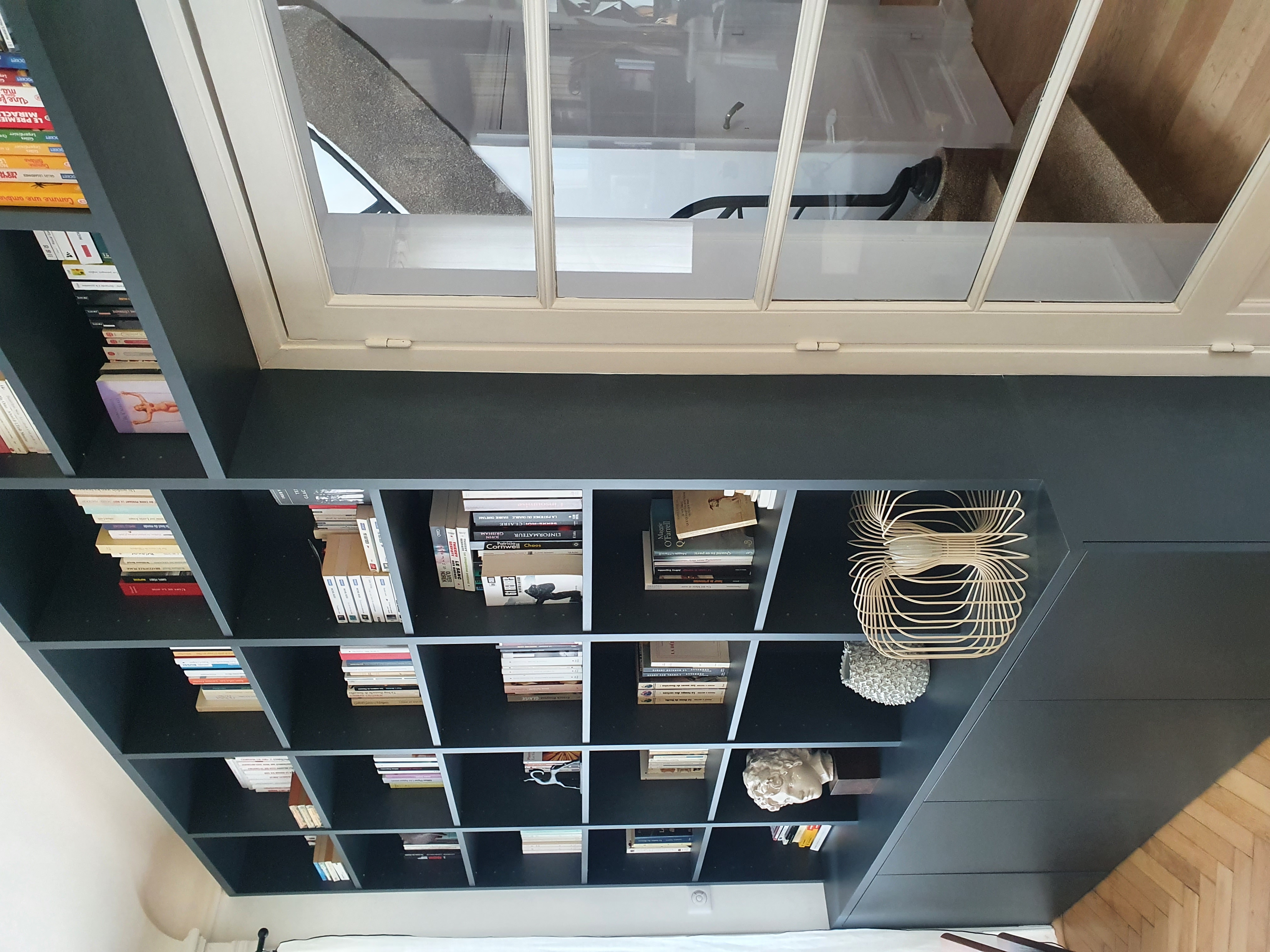 Bibliothèque sur mesure en mélaminé à Marcq-en-Barœul, Croix et Wasquehal : le choix idéal pour un intérieur élégant et fonctionnel