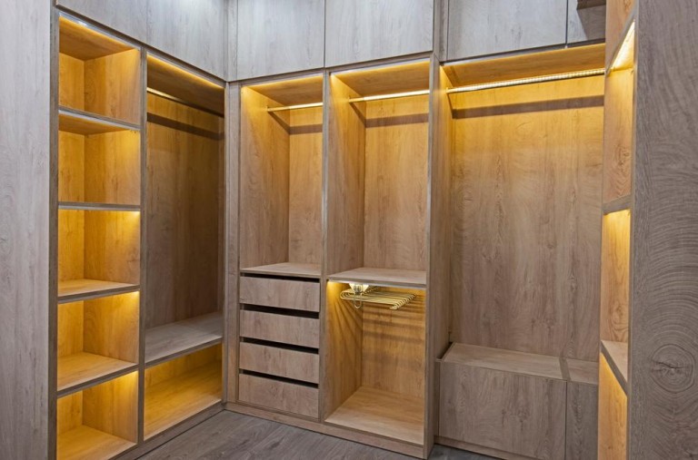 Concevoir un dressing sur mesure à Roubaix, guide pratique